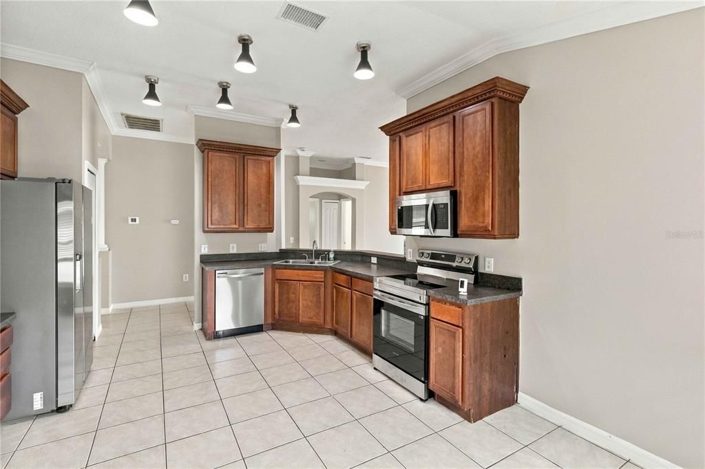 En Venta: $375,000 (4 camas, 2 baños, 2112 Pies cuadrados)