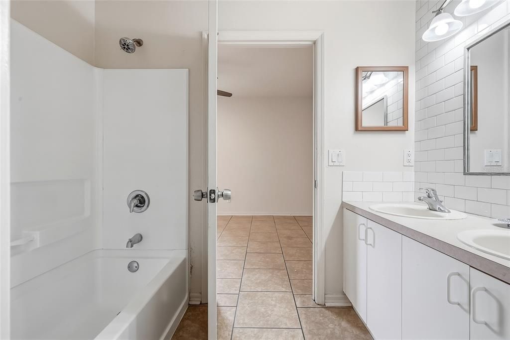 En Venta: $299,900 (3 camas, 2 baños, 1280 Pies cuadrados)