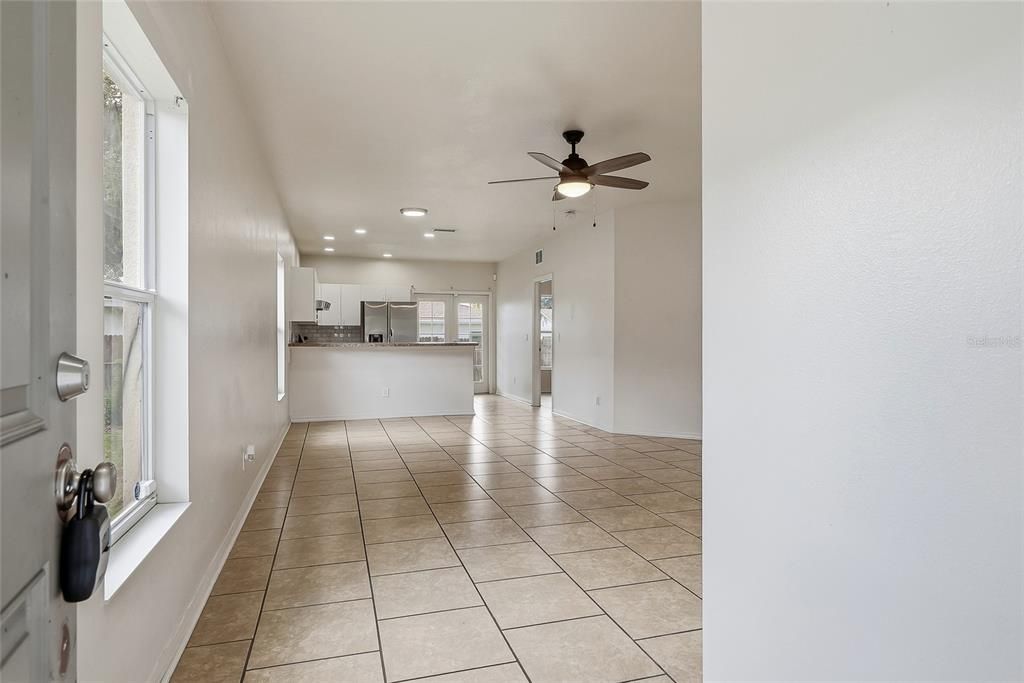 En Venta: $299,900 (3 camas, 2 baños, 1280 Pies cuadrados)