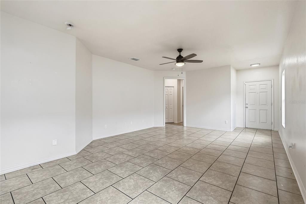 En Venta: $299,900 (3 camas, 2 baños, 1280 Pies cuadrados)