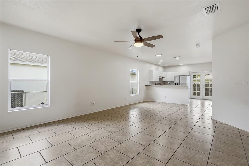 En Venta: $299,900 (3 camas, 2 baños, 1280 Pies cuadrados)
