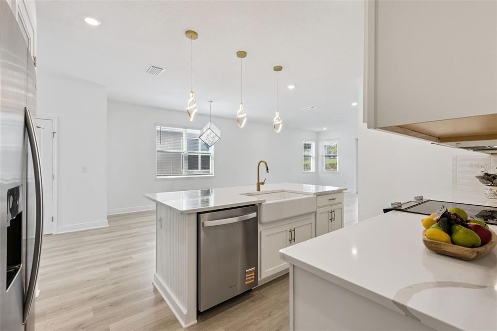 En Venta: $519,900 (4 camas, 2 baños, 2100 Pies cuadrados)