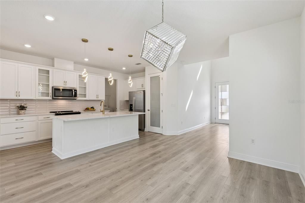 En Venta: $519,900 (4 camas, 2 baños, 2100 Pies cuadrados)