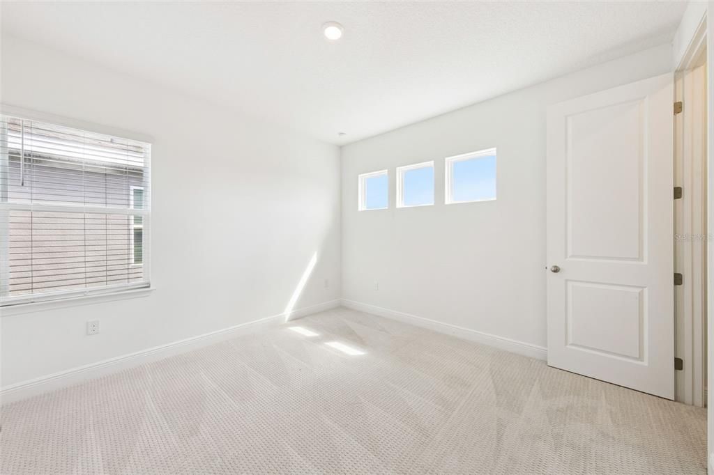 En Venta: $519,900 (4 camas, 2 baños, 2100 Pies cuadrados)