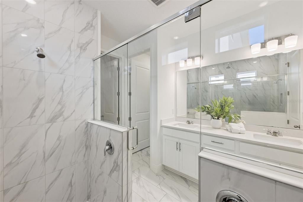 En Venta: $519,900 (4 camas, 2 baños, 2100 Pies cuadrados)