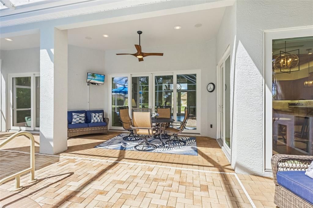 For Sale: $875,000 (3 beds, 2 baths, 2569 Square Feet)