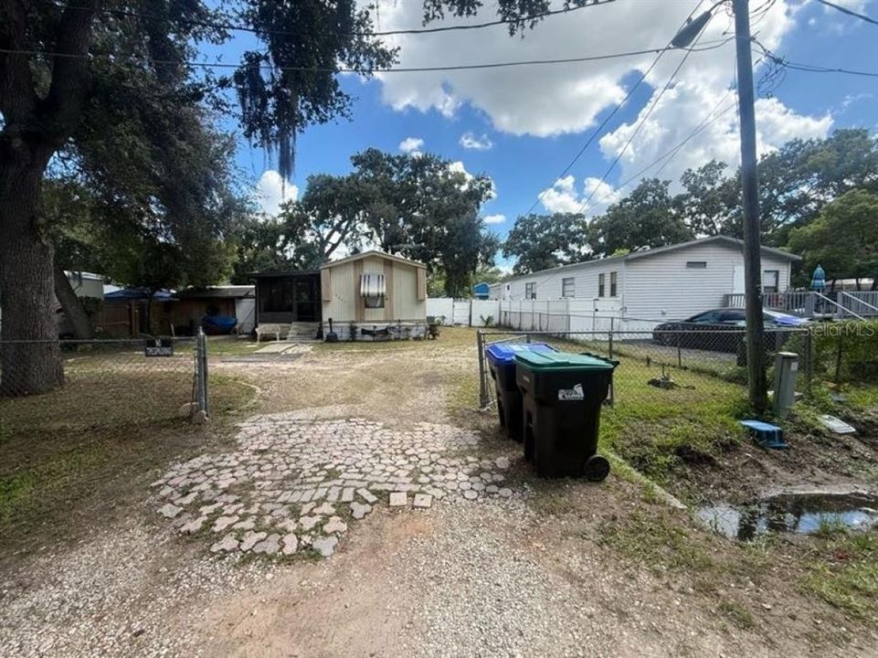 For Sale: $109,000 (2 beds, 1 baths, 812 Square Feet)