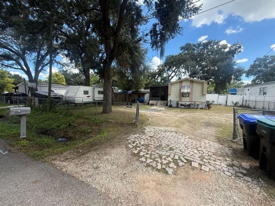 For Sale: $109,000 (2 beds, 1 baths, 812 Square Feet)