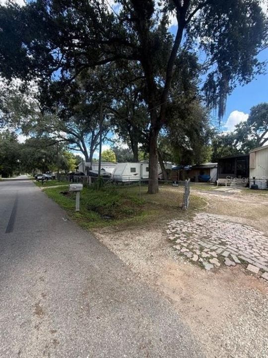 For Sale: $109,000 (2 beds, 1 baths, 812 Square Feet)