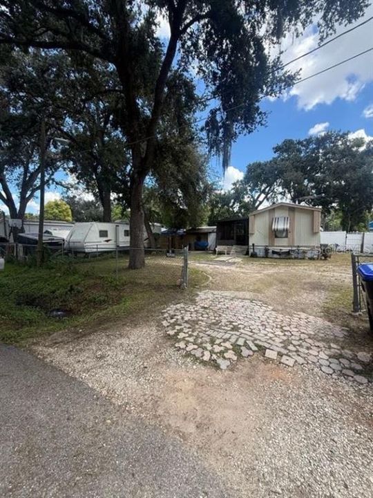 For Sale: $109,000 (2 beds, 1 baths, 812 Square Feet)