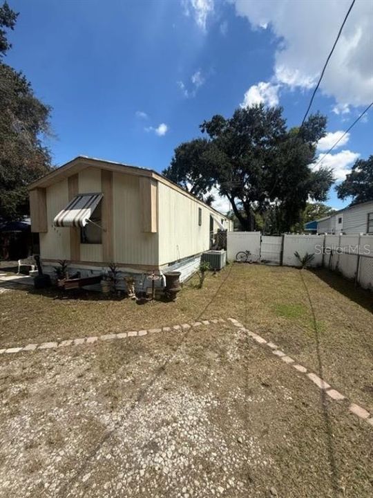For Sale: $109,000 (2 beds, 1 baths, 812 Square Feet)