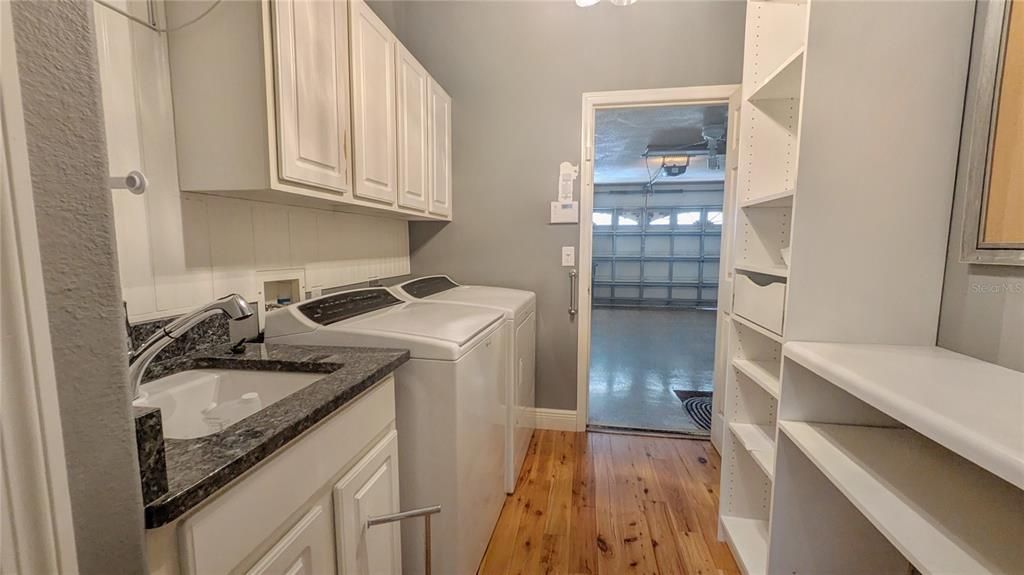 En Venta: $655,000 (3 camas, 2 baños, 2792 Pies cuadrados)