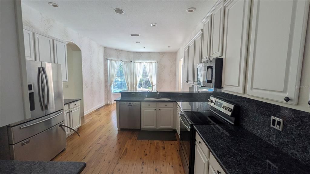 En Venta: $655,000 (3 camas, 2 baños, 2792 Pies cuadrados)