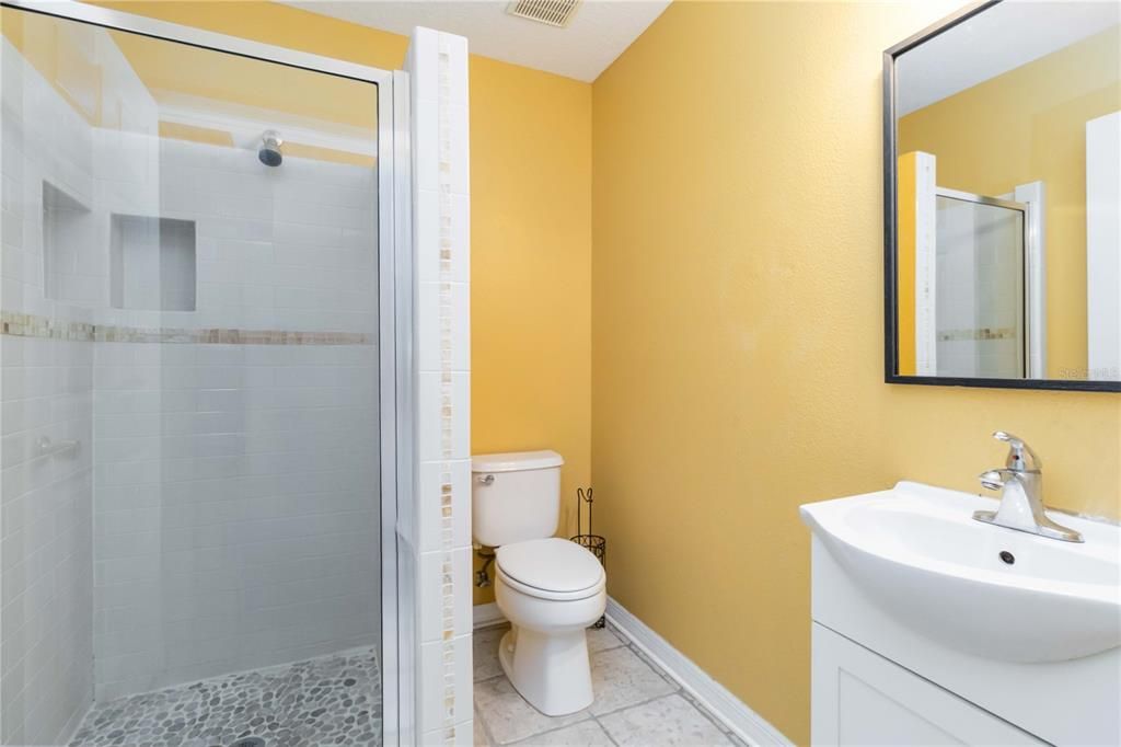 На продажу: $199,900 (2 спален, 2 ванн, 924 Квадратных фут)