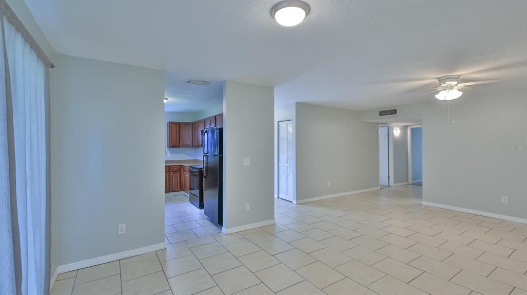 For Sale: $459,000 (4 beds, 4 baths, 1072 Square Feet)