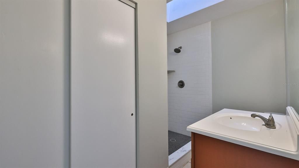 For Sale: $459,000 (4 beds, 4 baths, 1072 Square Feet)