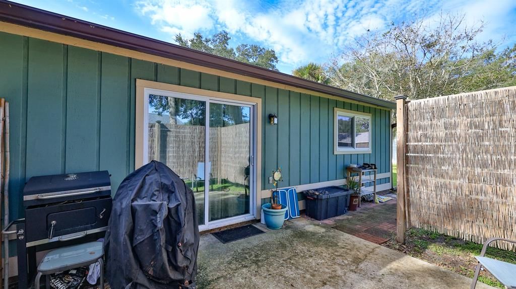 For Sale: $459,000 (4 beds, 4 baths, 1072 Square Feet)