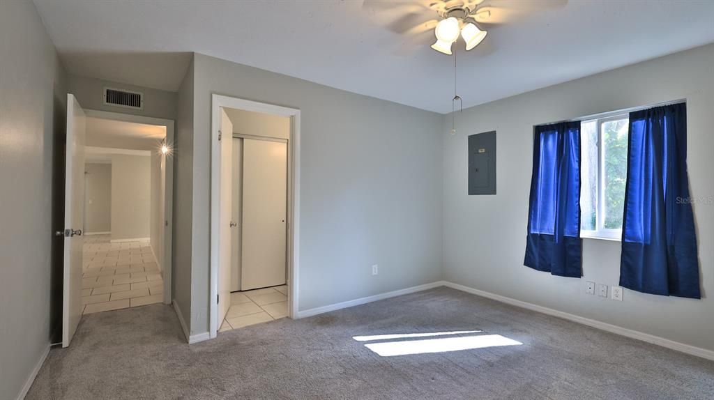 For Sale: $459,000 (4 beds, 4 baths, 1072 Square Feet)