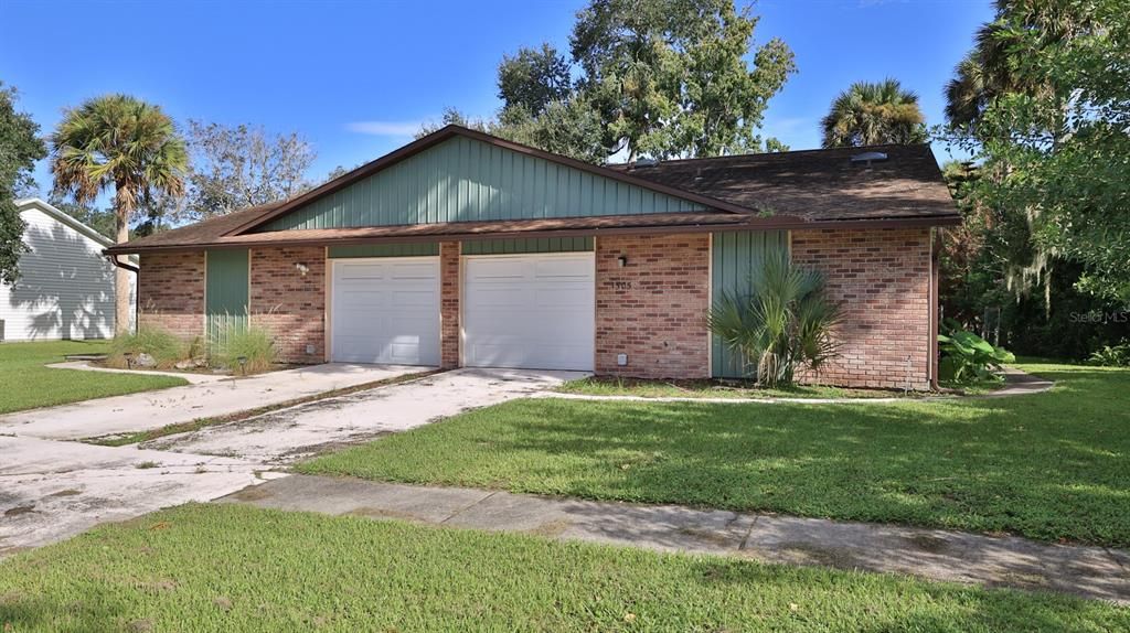 For Sale: $459,000 (4 beds, 4 baths, 1072 Square Feet)