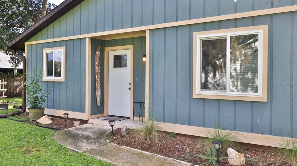 For Sale: $459,000 (4 beds, 4 baths, 1072 Square Feet)