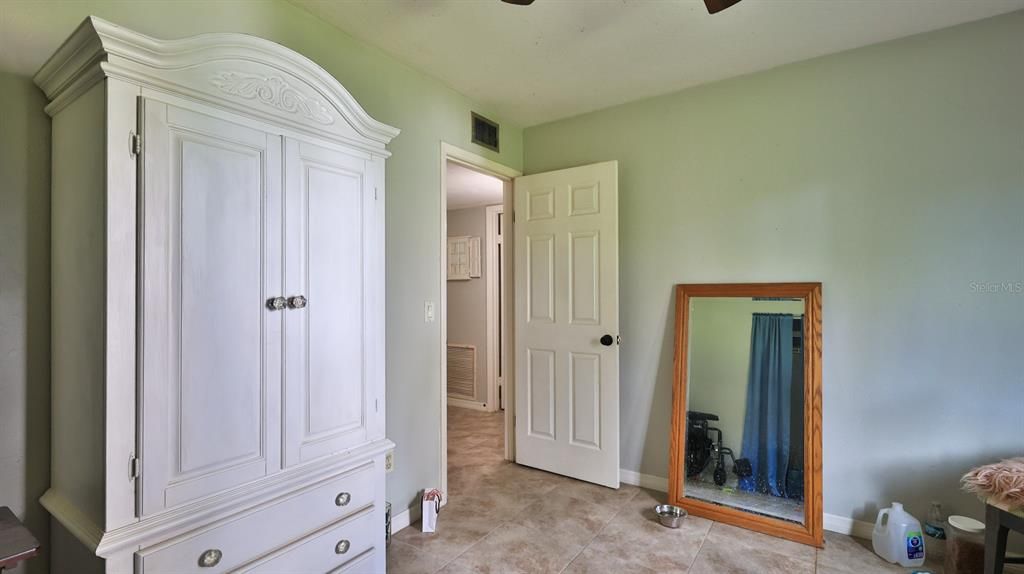 For Sale: $459,000 (4 beds, 4 baths, 1072 Square Feet)