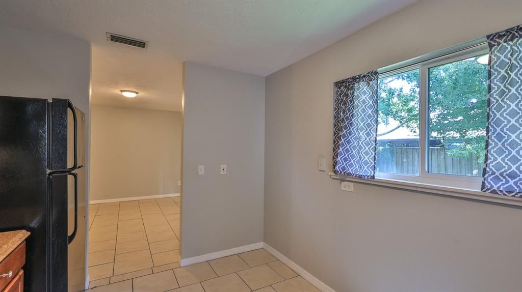 For Sale: $459,000 (4 beds, 4 baths, 1072 Square Feet)