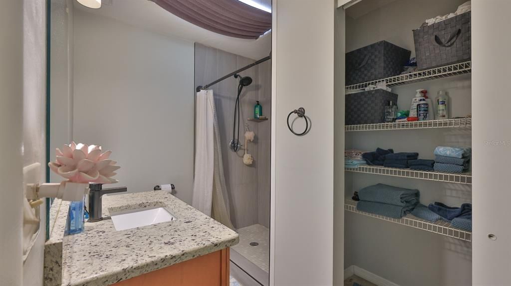For Sale: $459,000 (4 beds, 4 baths, 1072 Square Feet)