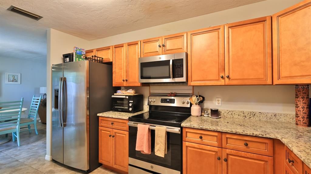 For Sale: $459,000 (4 beds, 4 baths, 1072 Square Feet)