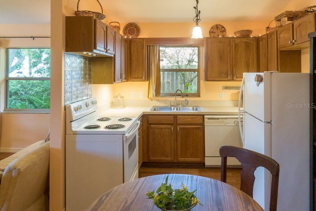 For Sale: $264,900 (3 beds, 2 baths, 1140 Square Feet)
