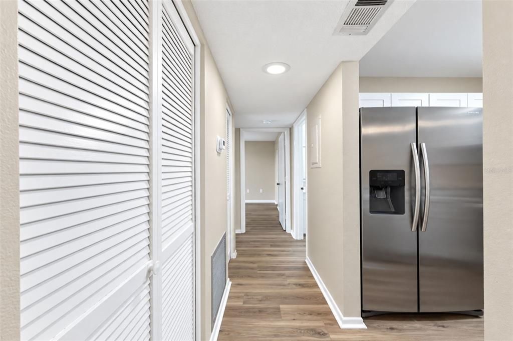 For Sale: $210,000 (2 beds, 2 baths, 888 Square Feet)