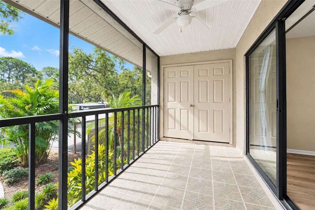 For Sale: $210,000 (2 beds, 2 baths, 888 Square Feet)