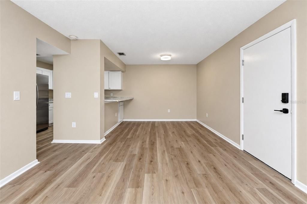 For Sale: $210,000 (2 beds, 2 baths, 888 Square Feet)