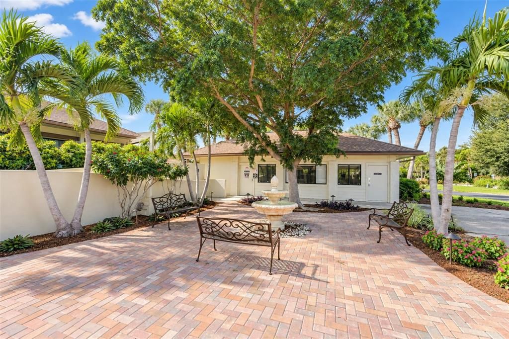 For Sale: $210,000 (2 beds, 2 baths, 888 Square Feet)