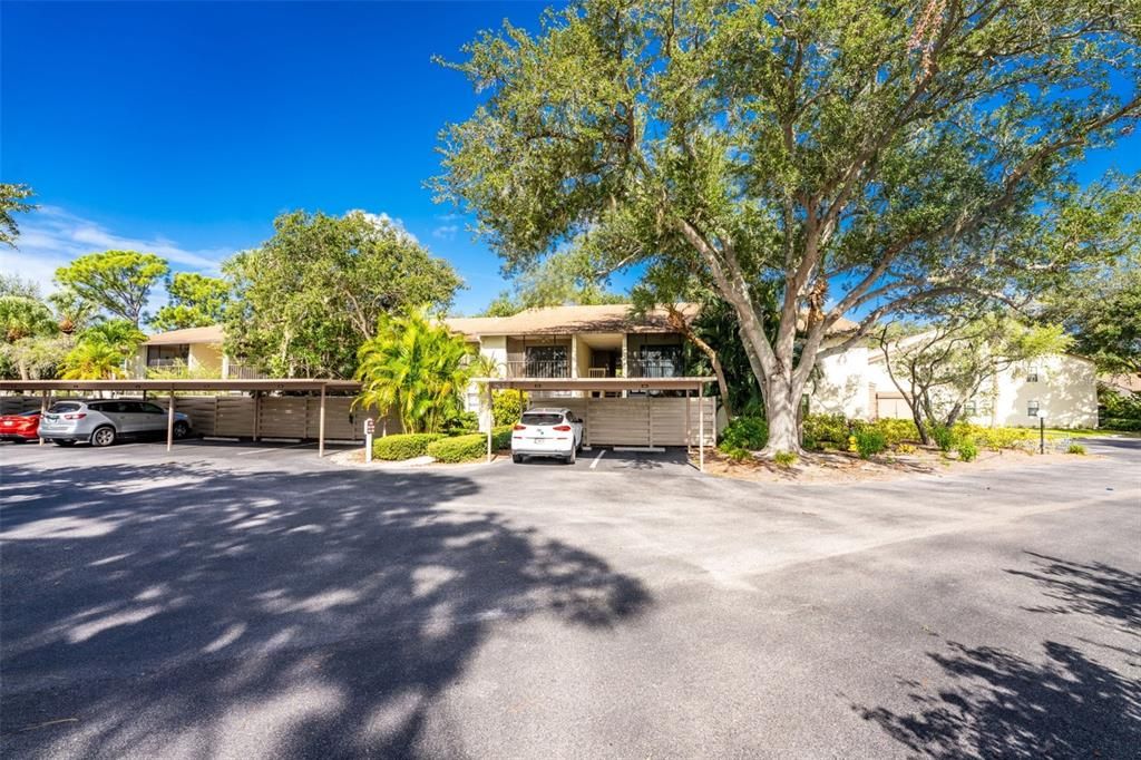 For Sale: $210,000 (2 beds, 2 baths, 888 Square Feet)