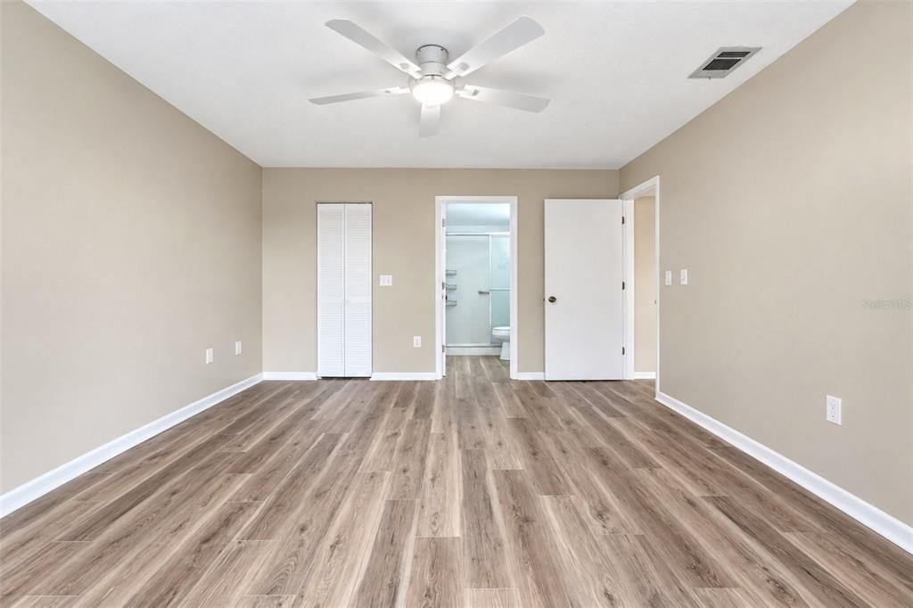 For Sale: $210,000 (2 beds, 2 baths, 888 Square Feet)