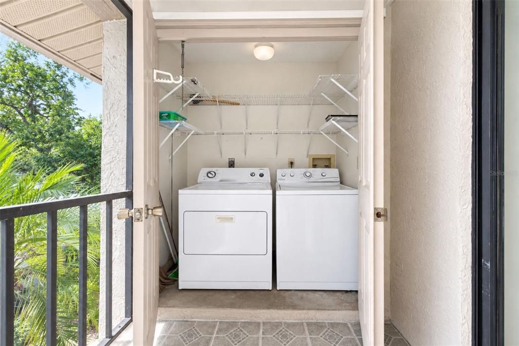 For Sale: $210,000 (2 beds, 2 baths, 888 Square Feet)