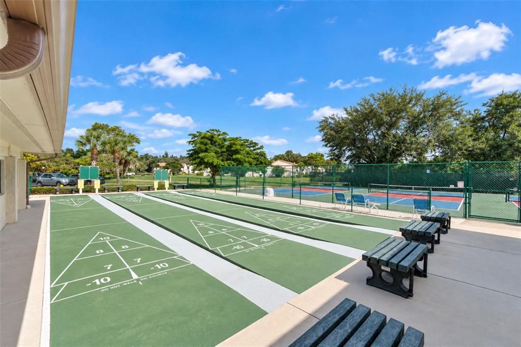 For Sale: $210,000 (2 beds, 2 baths, 888 Square Feet)