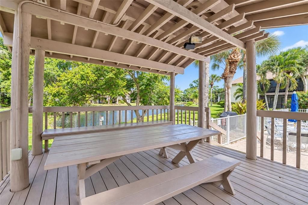 For Sale: $210,000 (2 beds, 2 baths, 888 Square Feet)