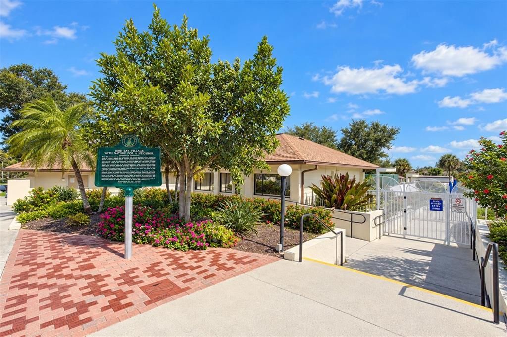 For Sale: $210,000 (2 beds, 2 baths, 888 Square Feet)