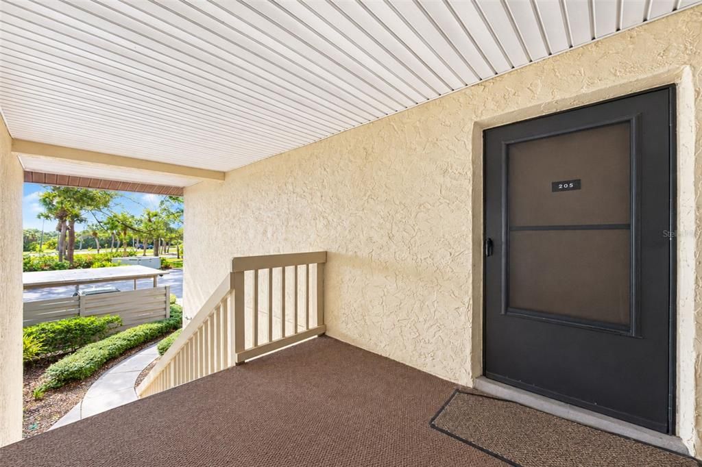 For Sale: $210,000 (2 beds, 2 baths, 888 Square Feet)