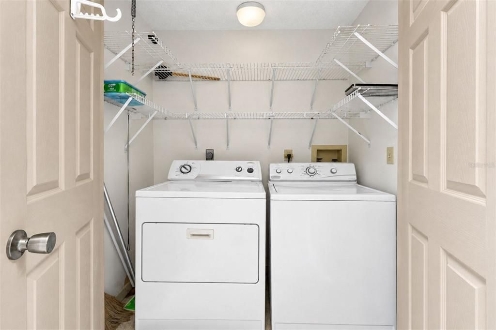 For Sale: $210,000 (2 beds, 2 baths, 888 Square Feet)