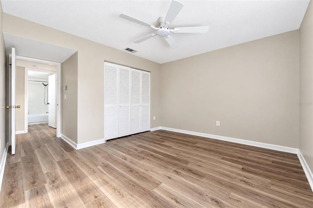 For Sale: $210,000 (2 beds, 2 baths, 888 Square Feet)
