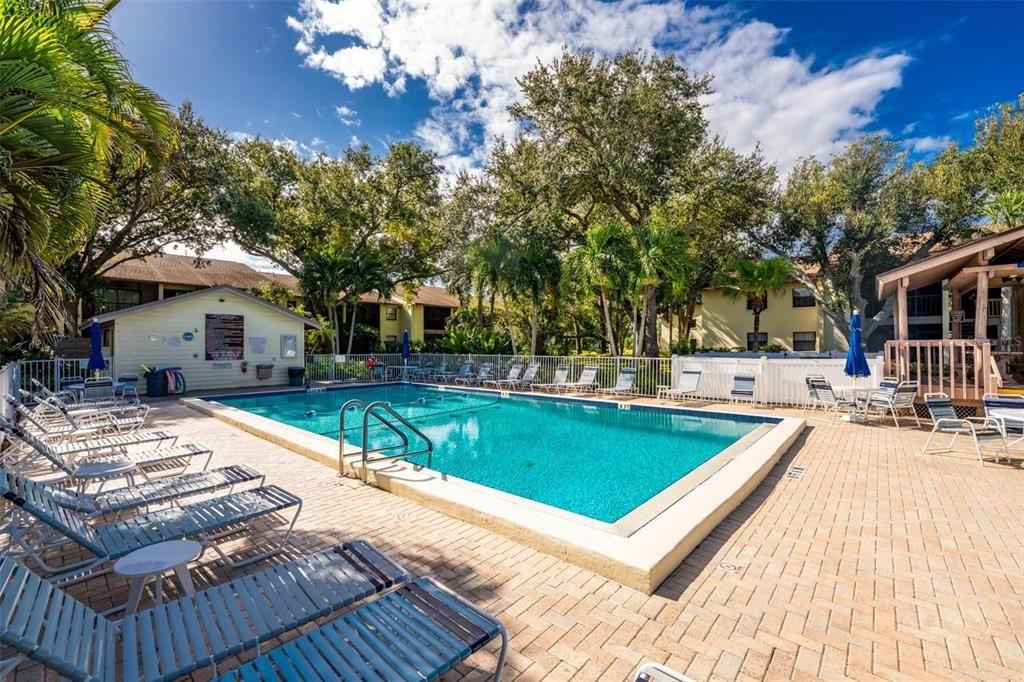 For Sale: $210,000 (2 beds, 2 baths, 888 Square Feet)