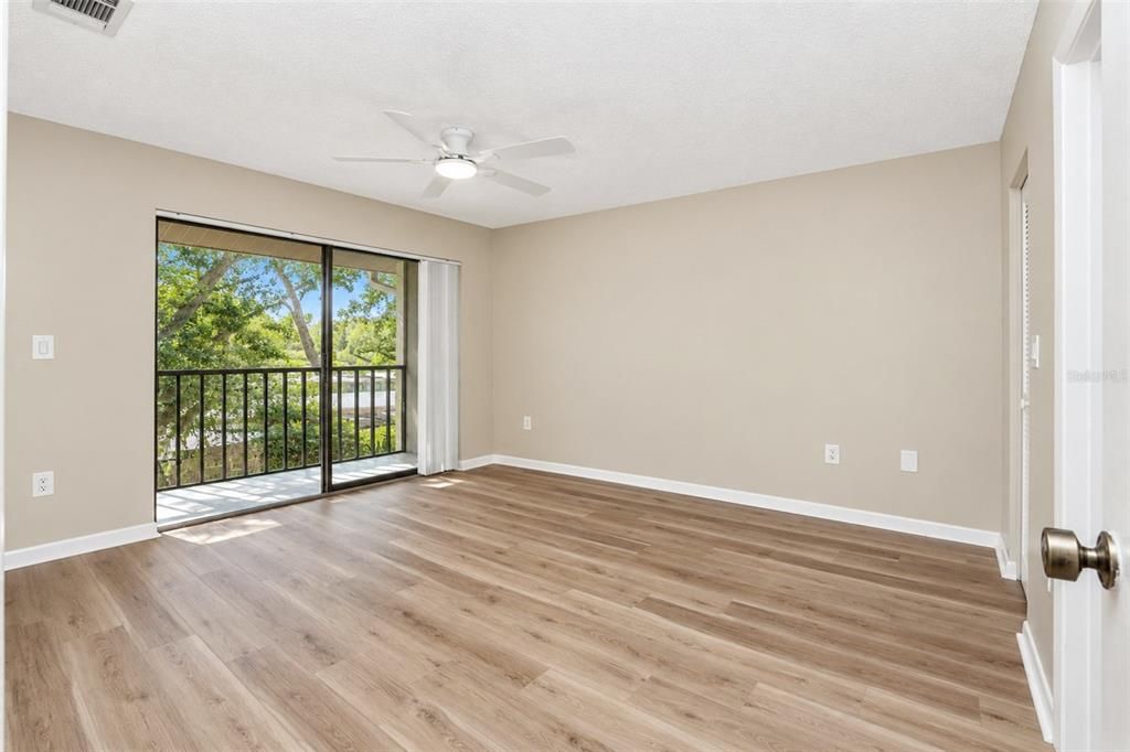 For Sale: $210,000 (2 beds, 2 baths, 888 Square Feet)
