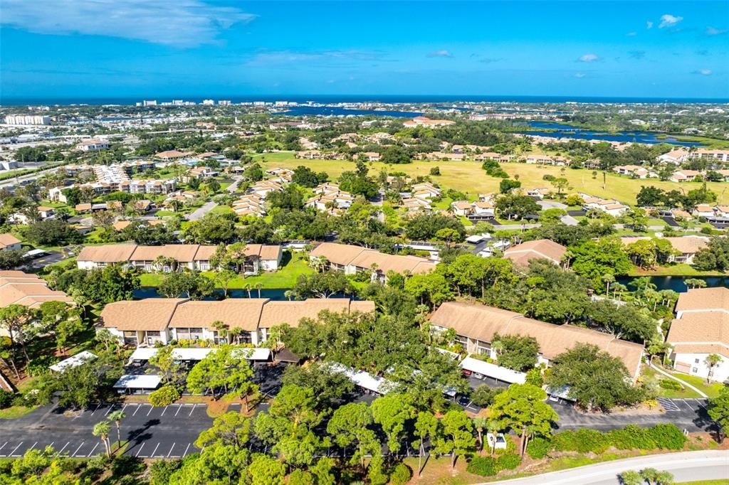 For Sale: $210,000 (2 beds, 2 baths, 888 Square Feet)