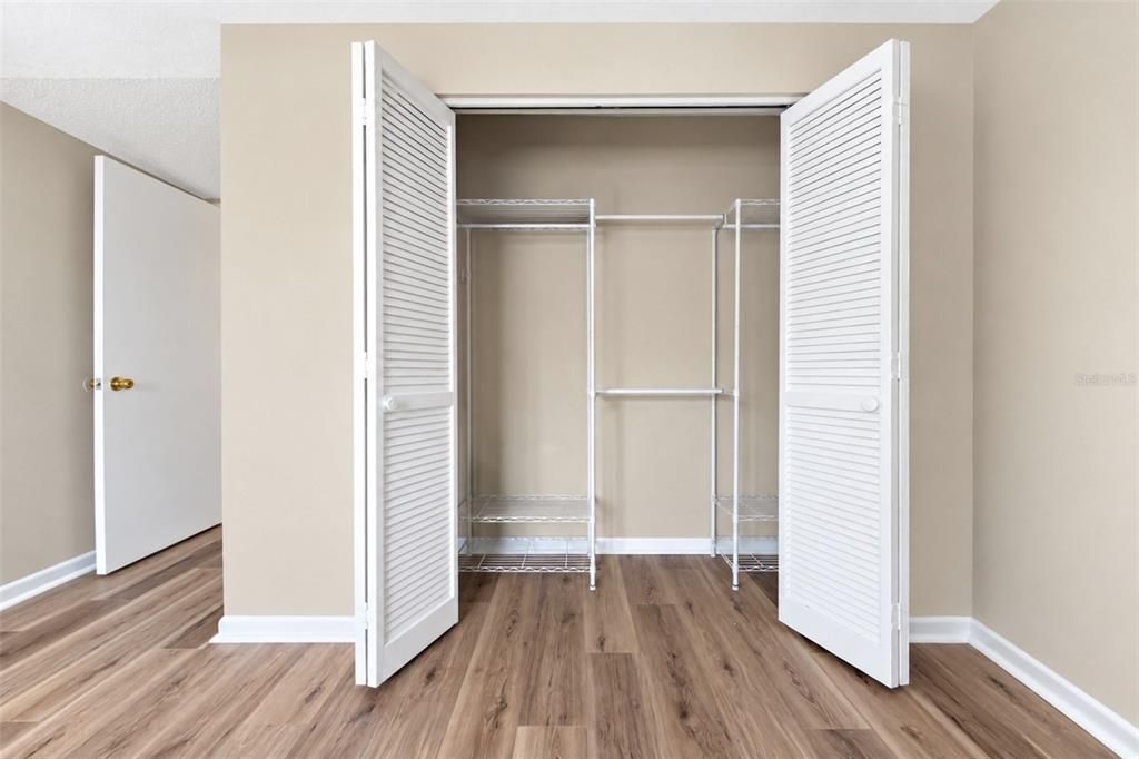 For Sale: $210,000 (2 beds, 2 baths, 888 Square Feet)