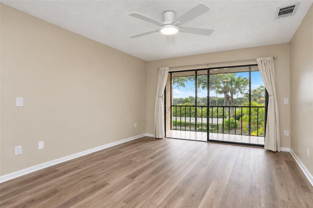 For Sale: $210,000 (2 beds, 2 baths, 888 Square Feet)