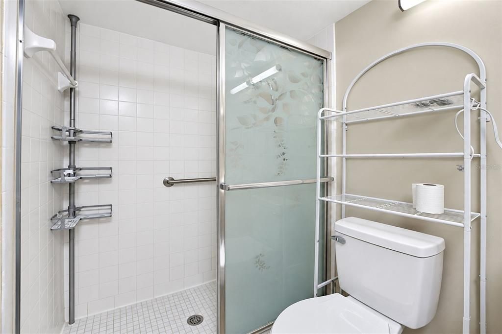 For Sale: $210,000 (2 beds, 2 baths, 888 Square Feet)
