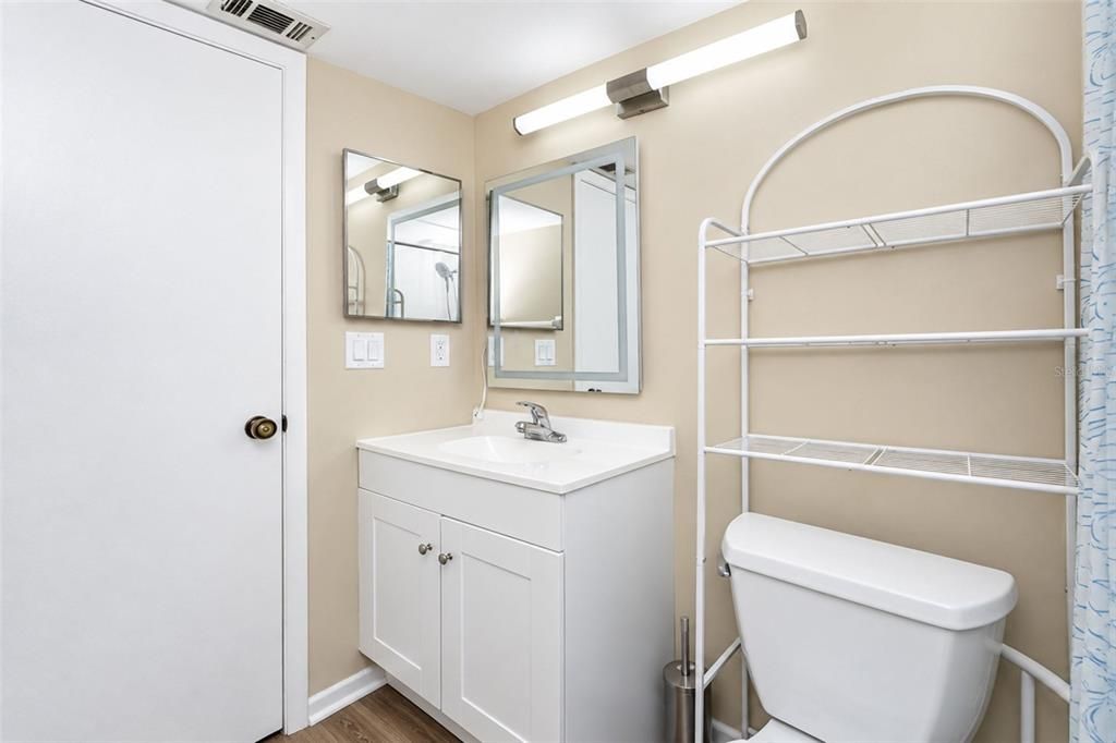 For Sale: $210,000 (2 beds, 2 baths, 888 Square Feet)