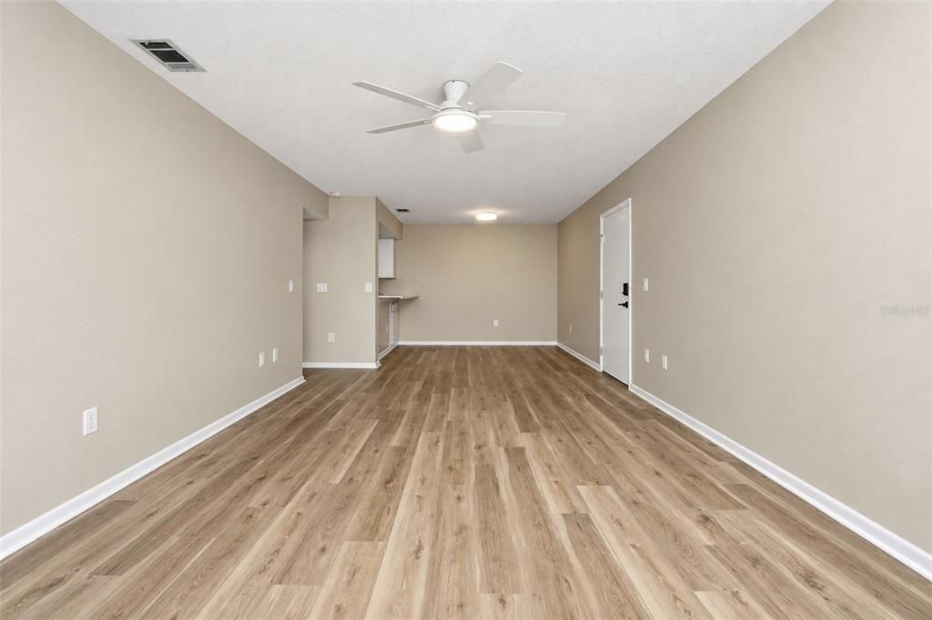 For Sale: $210,000 (2 beds, 2 baths, 888 Square Feet)